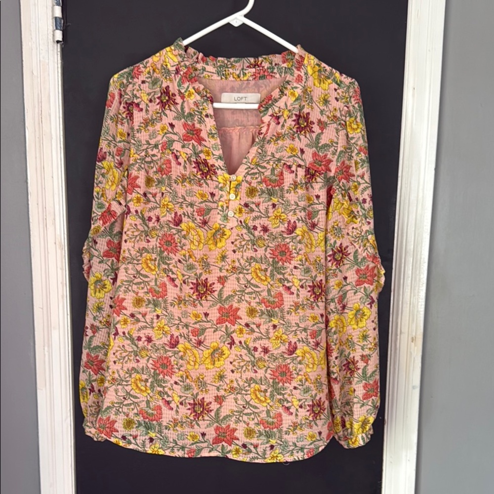 3/$18 LOFT Garden Ruffle Sleeve Blouse Size: L Length: 26” - Picture 3 of 8